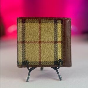 Burberry men’s bi-fold wallet